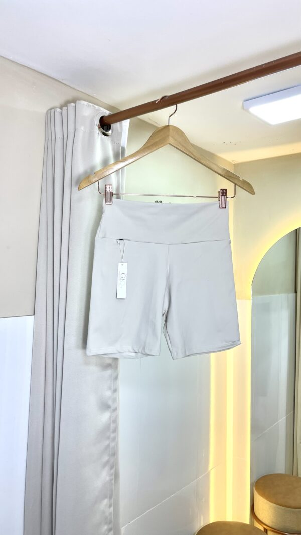 Short Básico Leila - Image 9